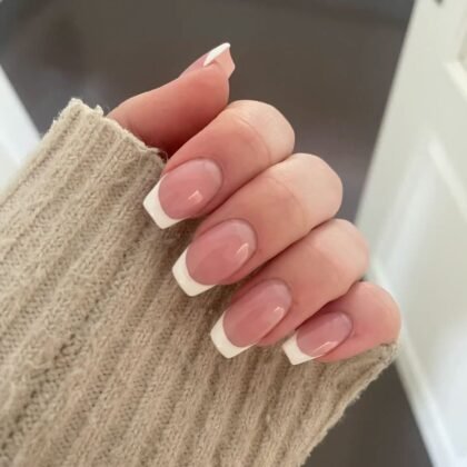 Ongles French Nude Carrés – Faux Ongles Élégants